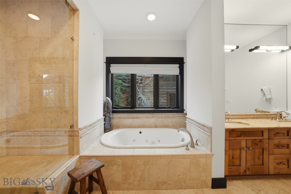 Pinnacle Condo - Residential