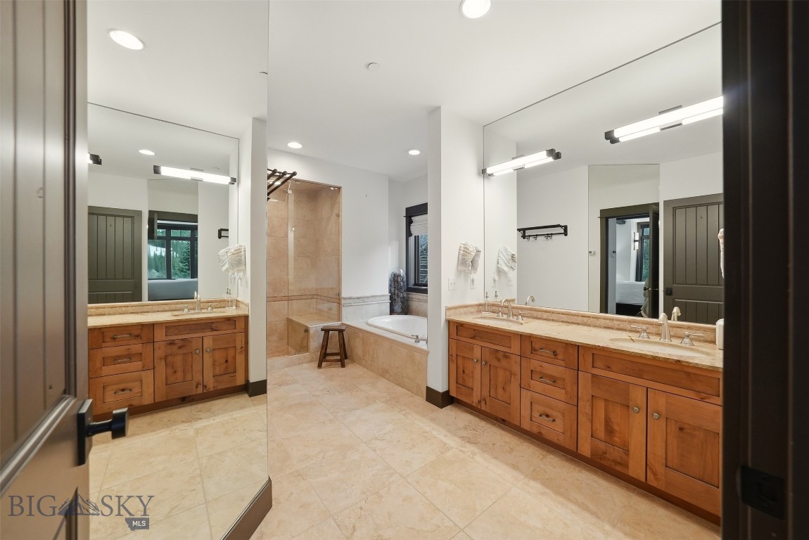 Pinnacle Condo - Residential