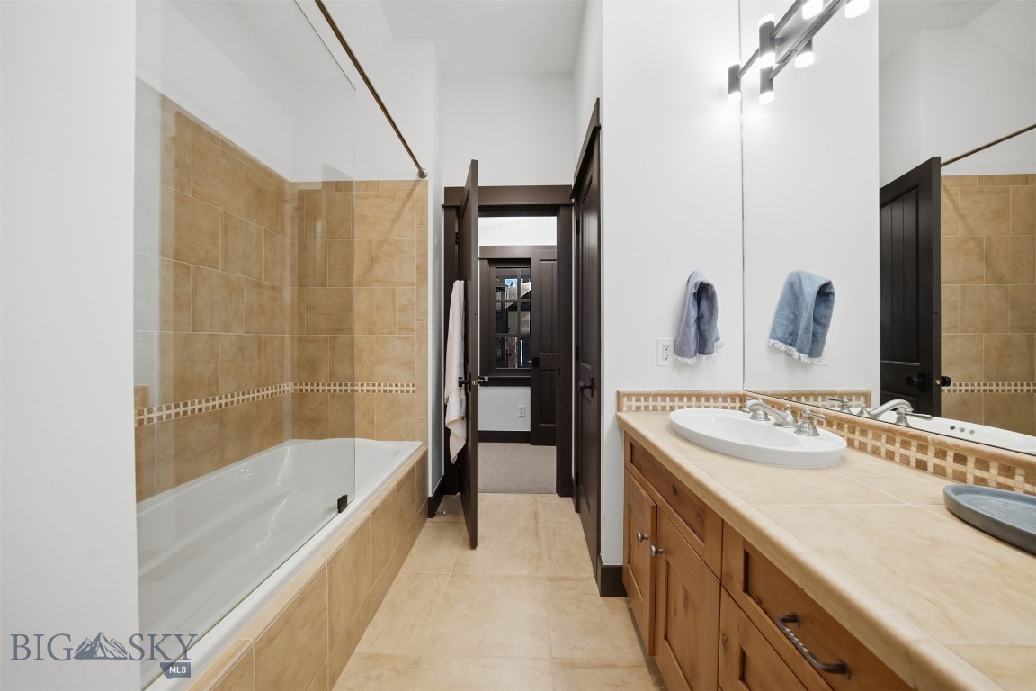 Pinnacle Condo - Residential