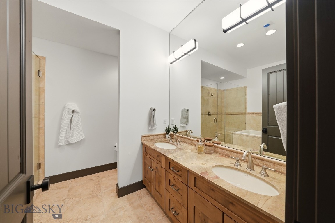 Pinnacle Condo - Residential