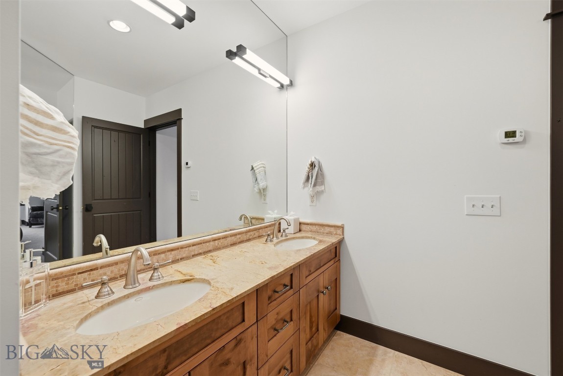 Pinnacle Condo - Residential