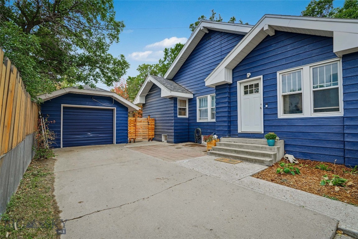 725 W Callender Street