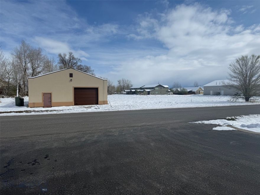 1.127 Acres in epic Location just off of Jackrabbit in 4 corners. This lot is priced to sell with an existing building that can be converted into storage or a variety of other uses. Great commercial parcel with water and sewer nearby. Perfect location for your business. Existing building is +/- 32'x52'