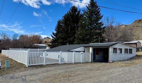 Photo of 907 E Montana St. St, Livingston, MT 59047 (MLS # 408513)