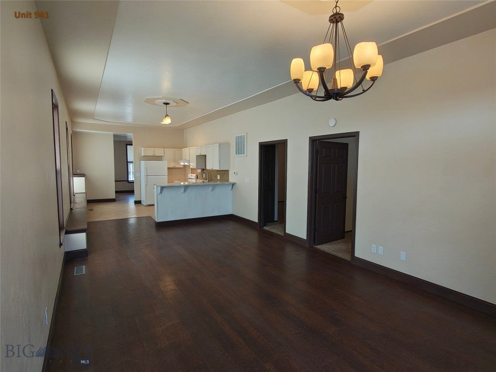 941-943 W Granite