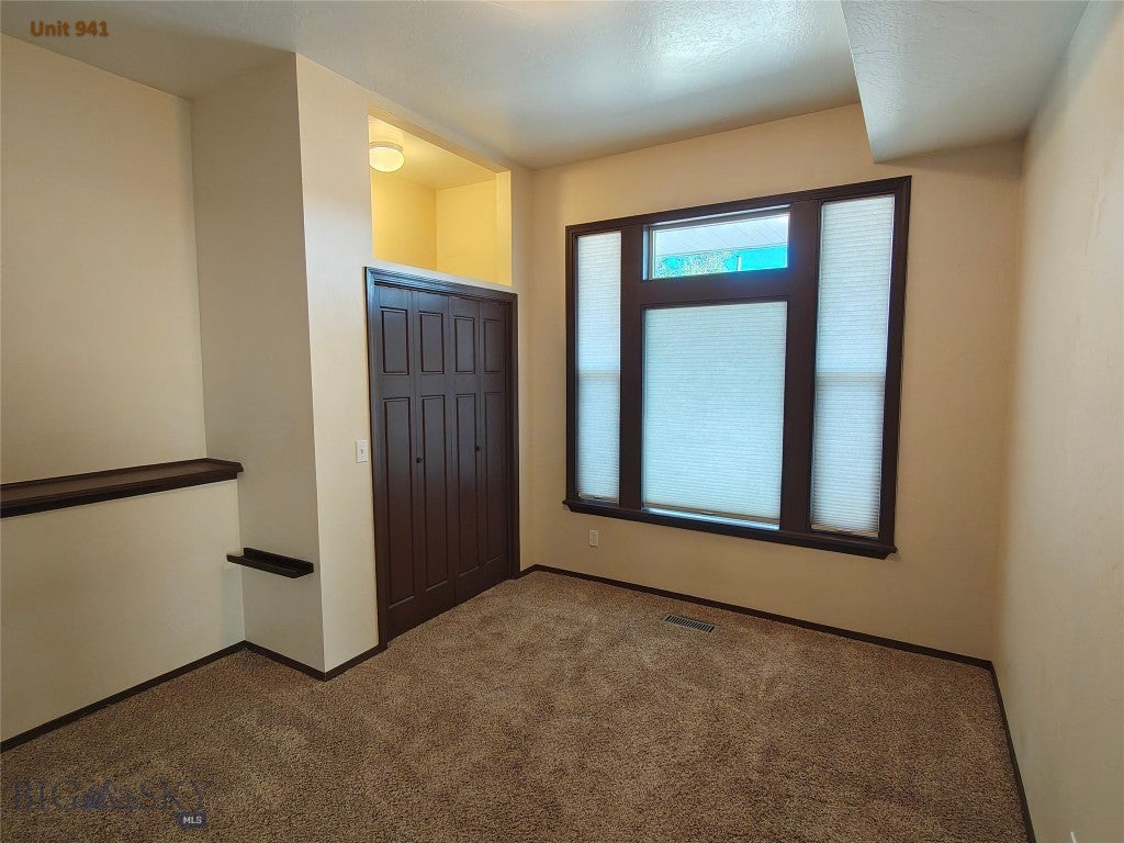 941-943 W Granite