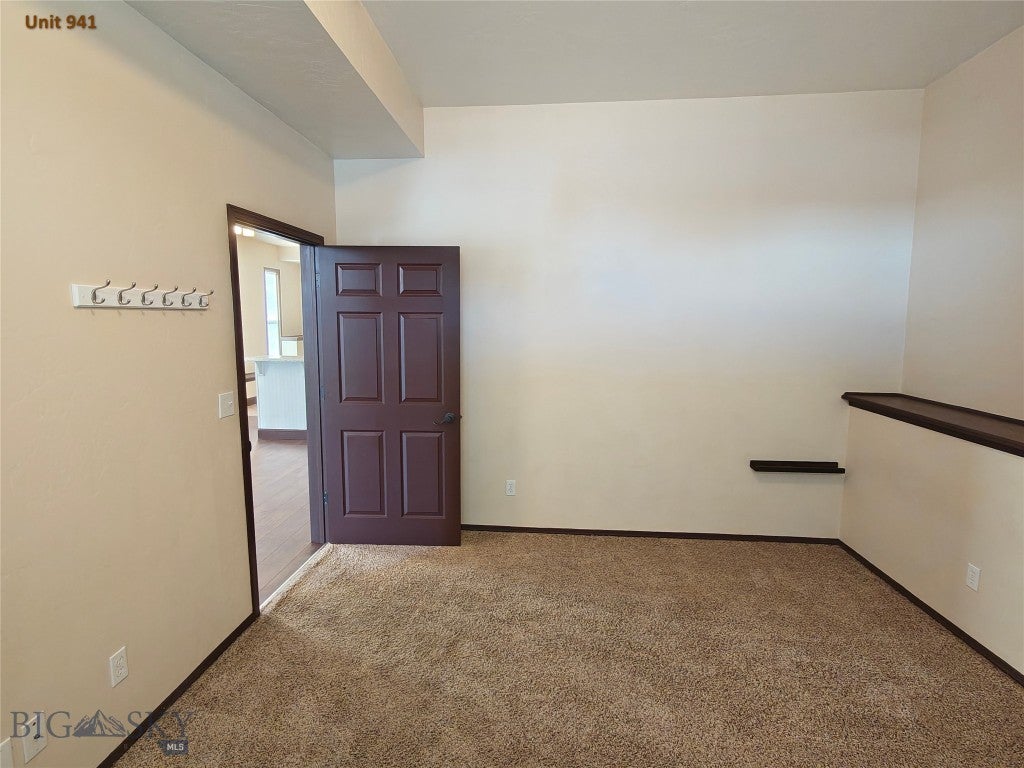 941-943 W Granite