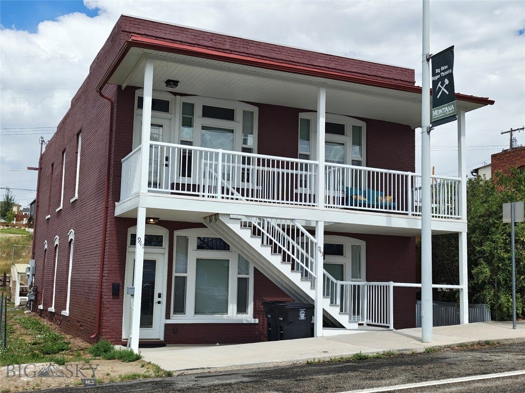 941-943 W Granite