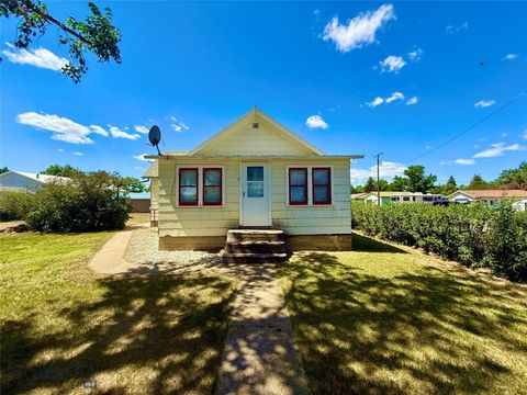 Photo of 310 3rd Street E, Chester, MT 59522 (MLS # 404241)