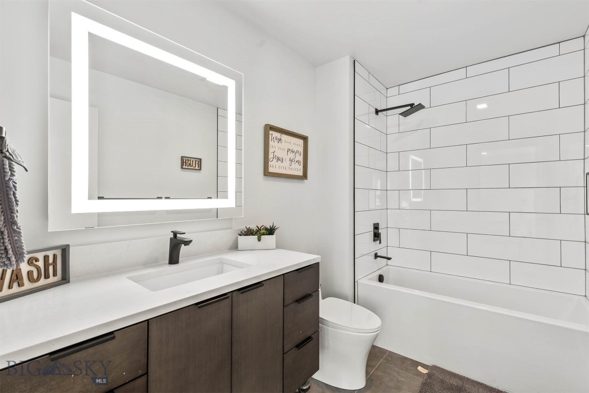 SR Block 3 Condo - Residential