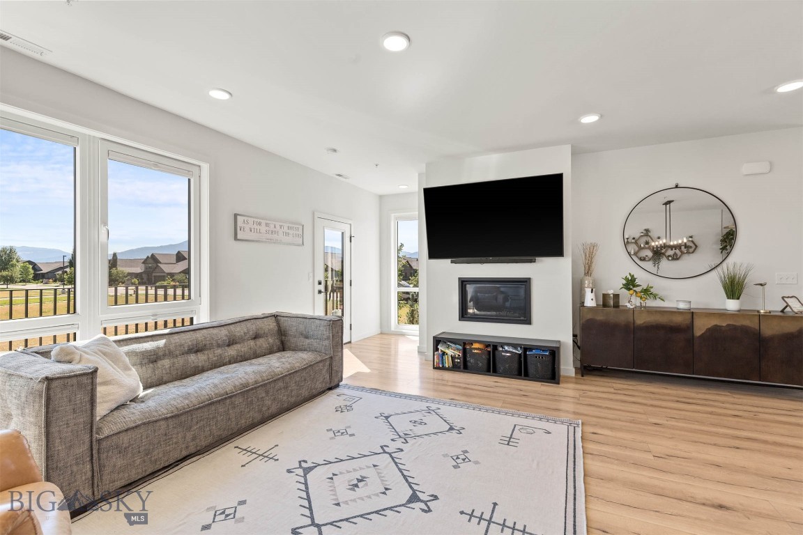 SR Block 3 Condo - Residential