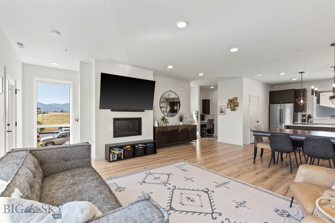 SR Block 3 Condo - Residential