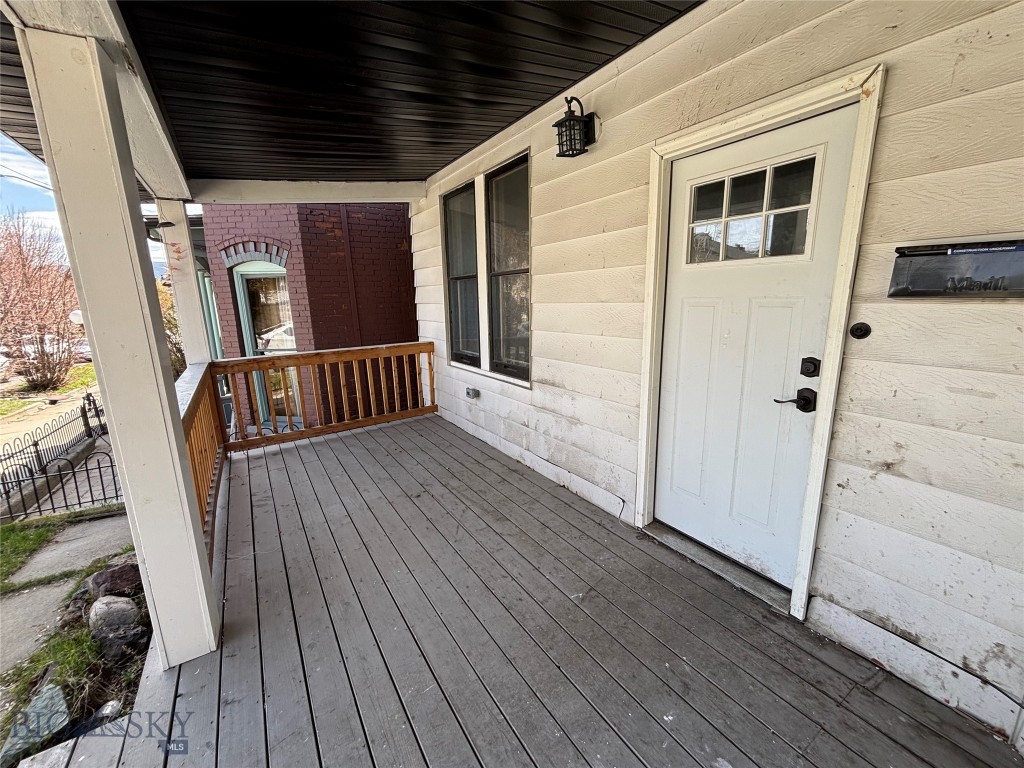 834 W Broadway W