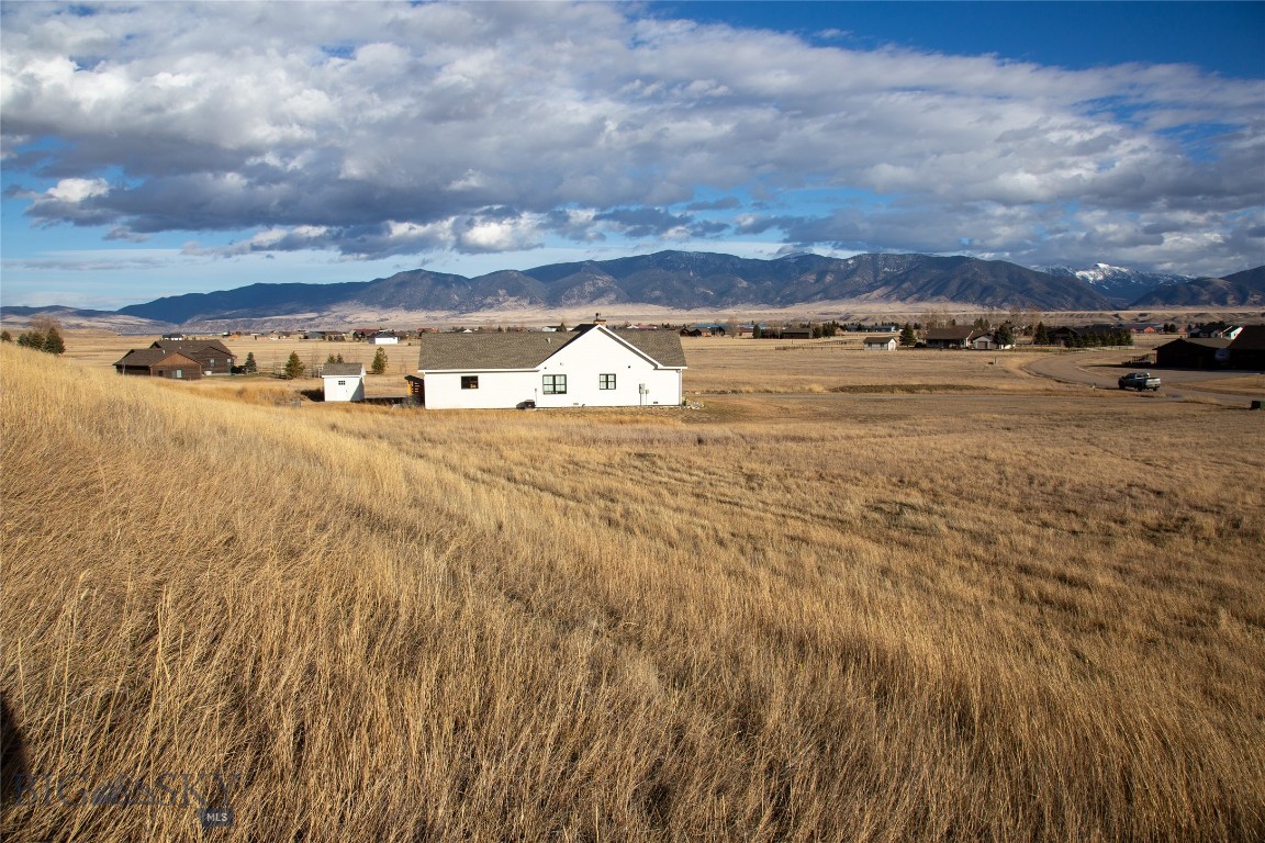 Sky View in Ennis - Land