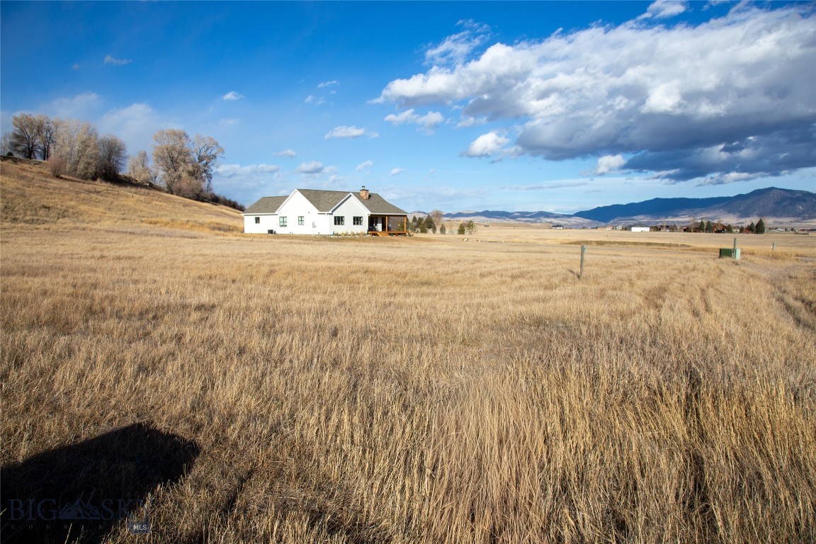 Sky View in Ennis - Land