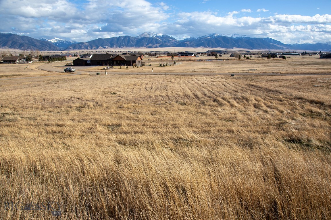 Sky View in Ennis - Land