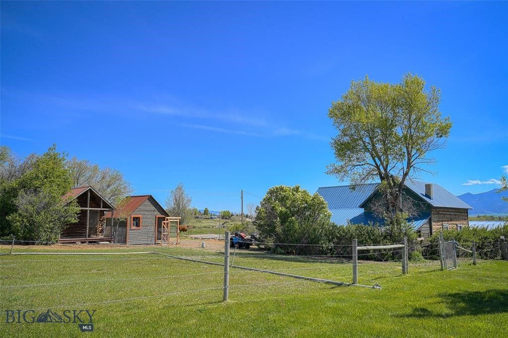5301 & 5303 MT Highway 41 Highway N
