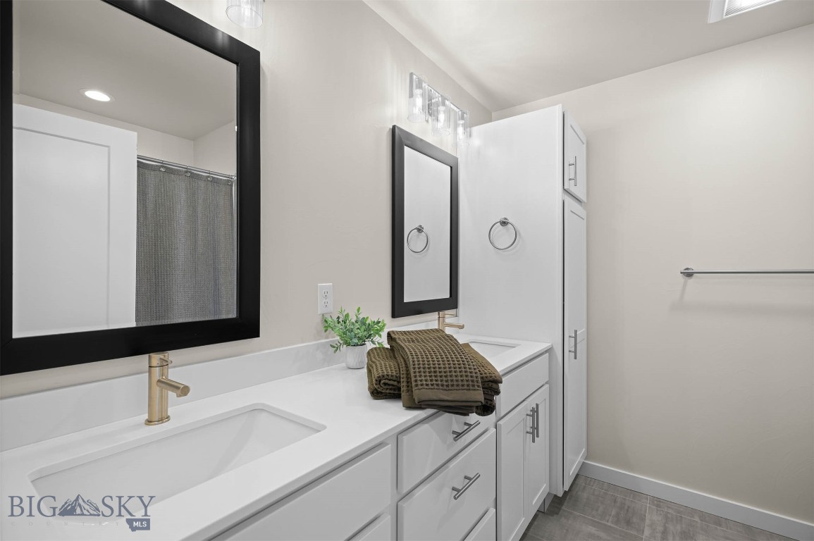 The Lakes at Valley West - Residential