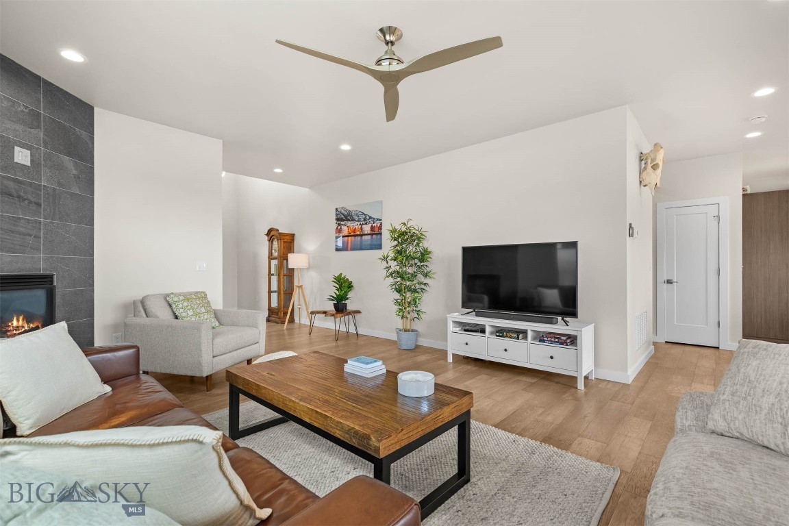 The Lakes at Valley West - Residential