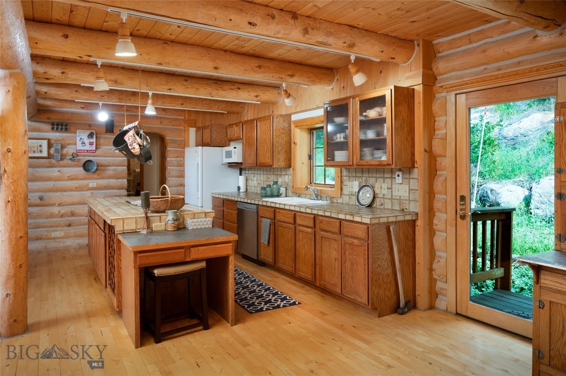 2415 Crazy Horse Road