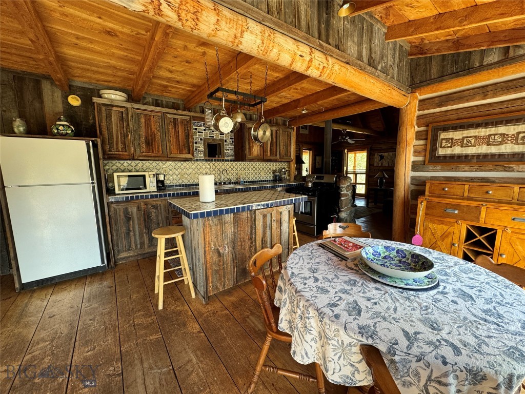 Grizzly Meadows - Residential Income