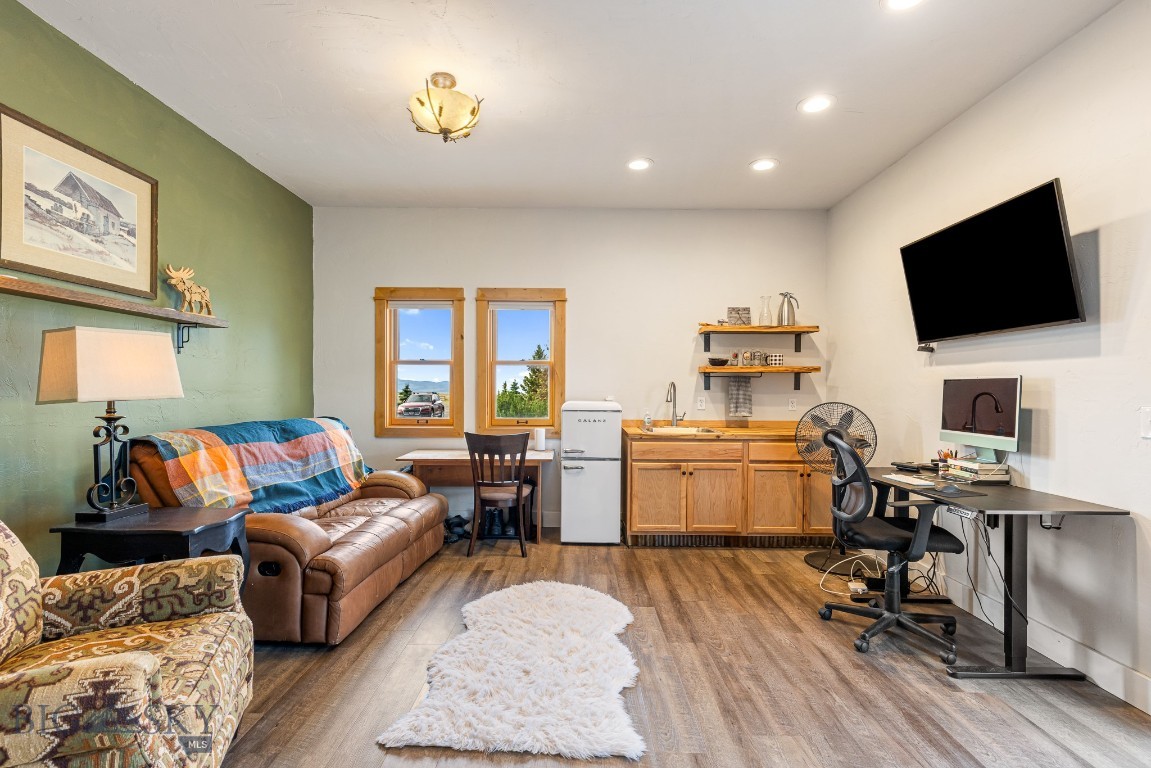 Holding Pen - Residential