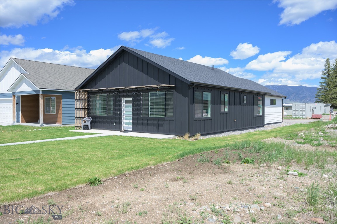 Ennis, Montana 59729, United States, 3 Bedrooms Bedrooms, ,2 BathroomsBathrooms,Residential,Active,54875