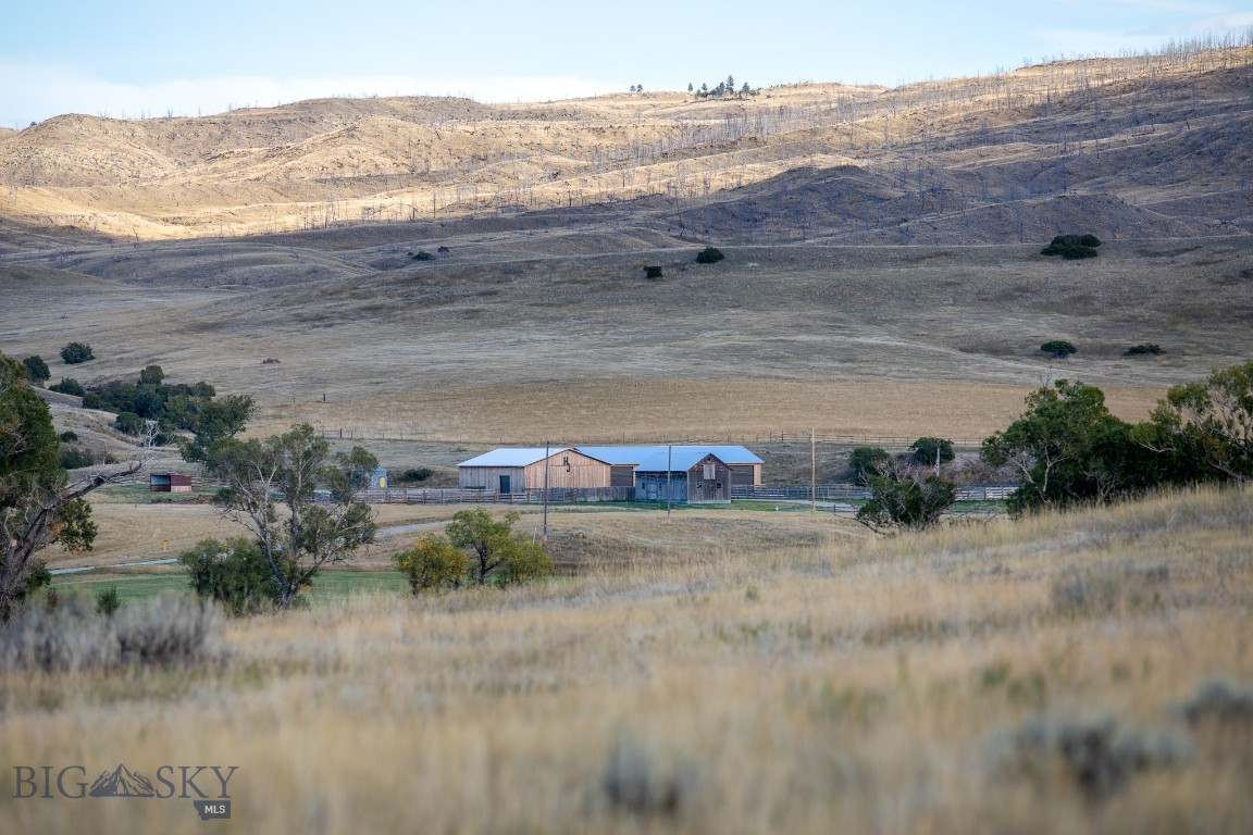 858 Lower Sweet Grass