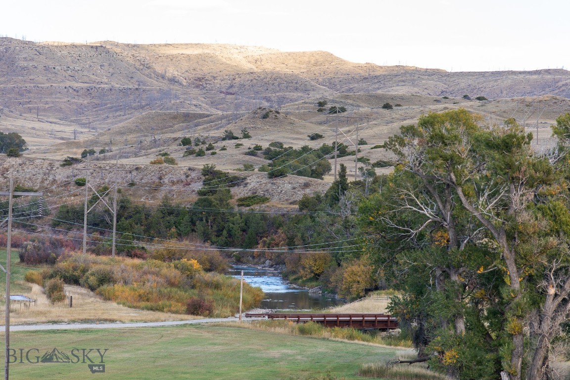 858 Lower Sweet Grass