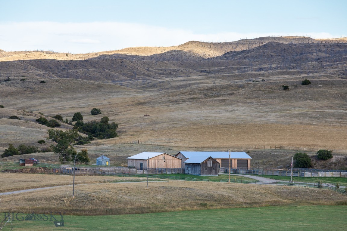 858 Lower Sweet Grass