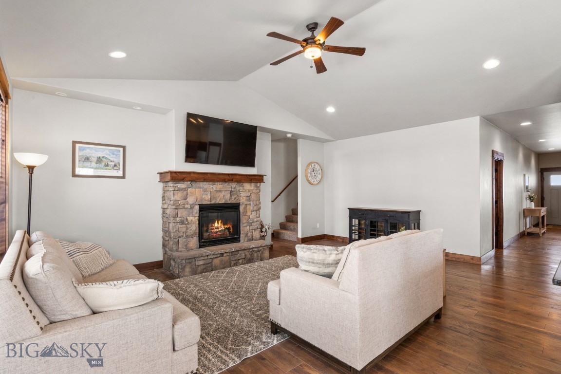 Bozeman, Montana 59718, United States, 4 Bedrooms Bedrooms, ,2 BathroomsBathrooms,Residential,Contingent,77529