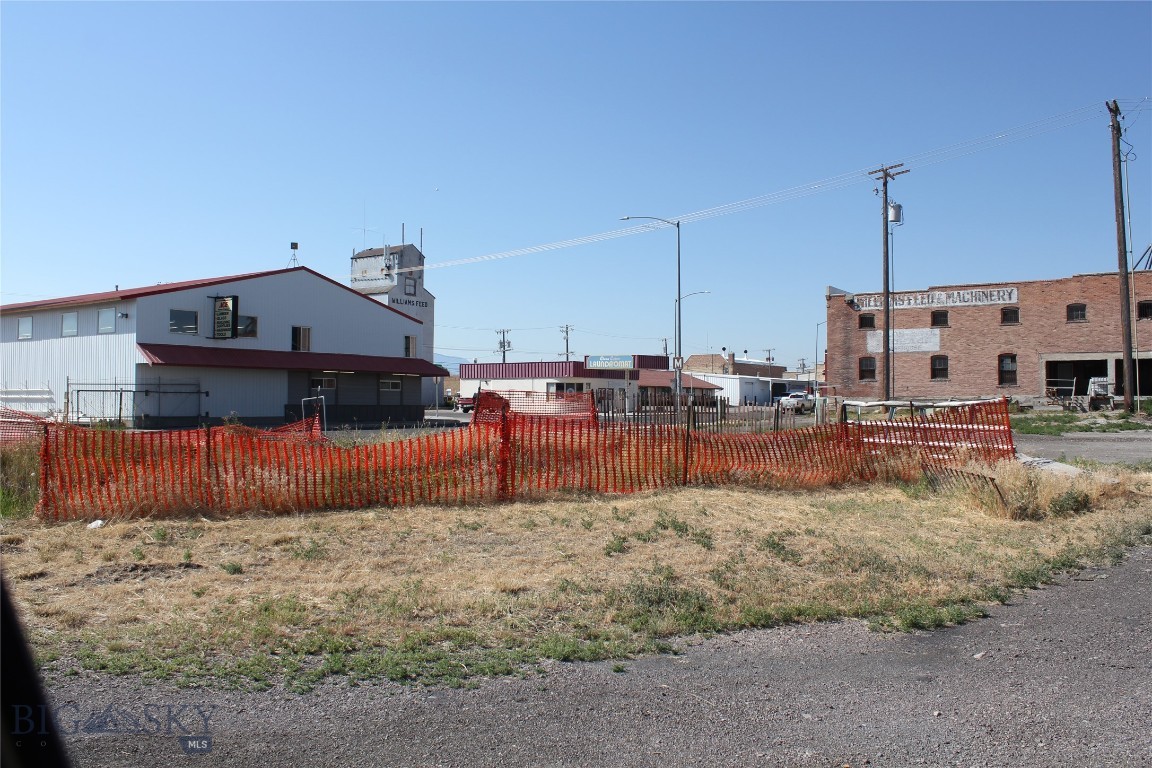 343 N Montana