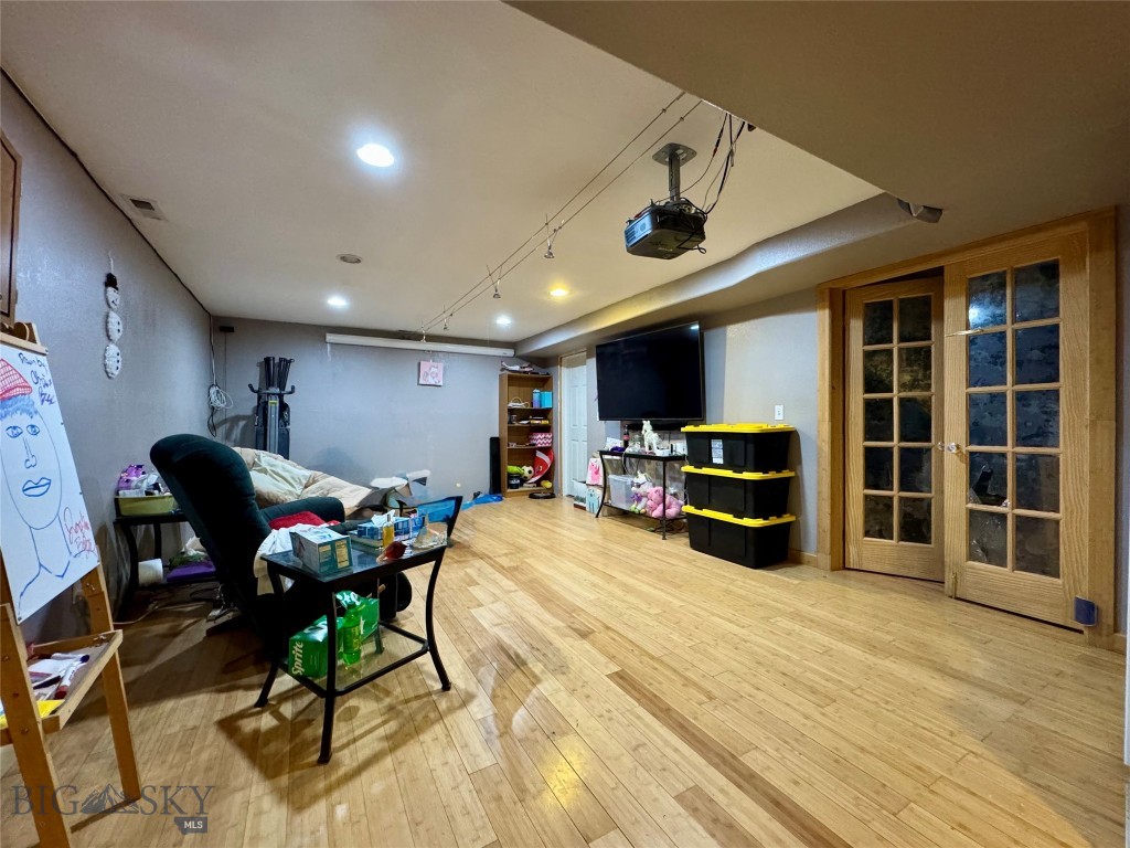 Montague - Residential