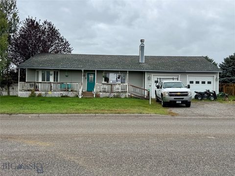 Photo of 511 Garnier Ave Ave, Livingston, MT 59047 (MLS # 405834)