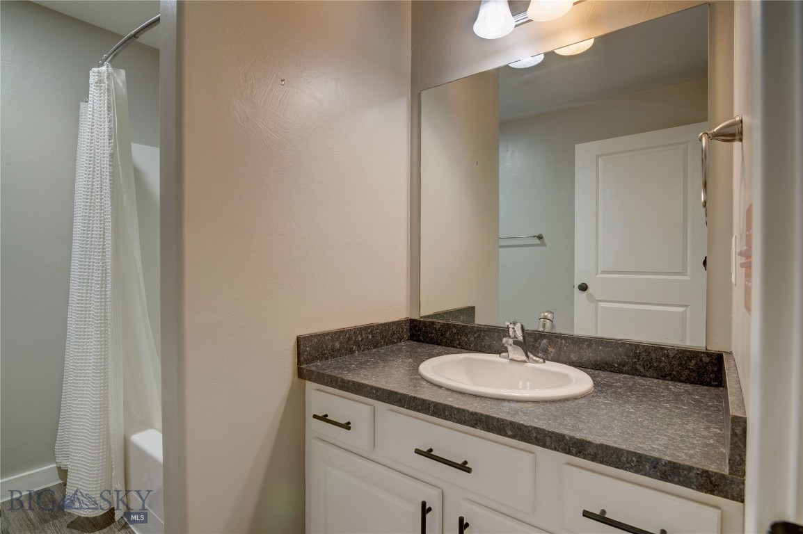 Baxter Springs Condo - Residential