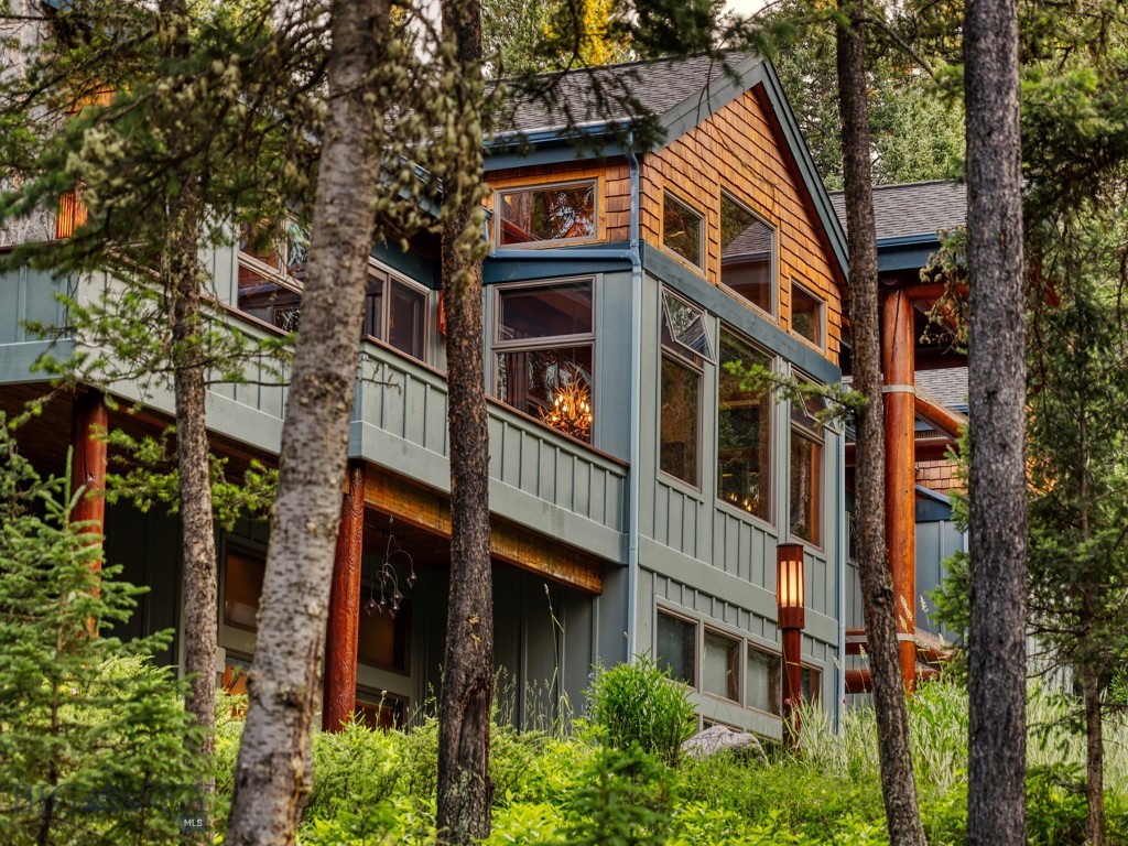 3686 Pinewood Drive