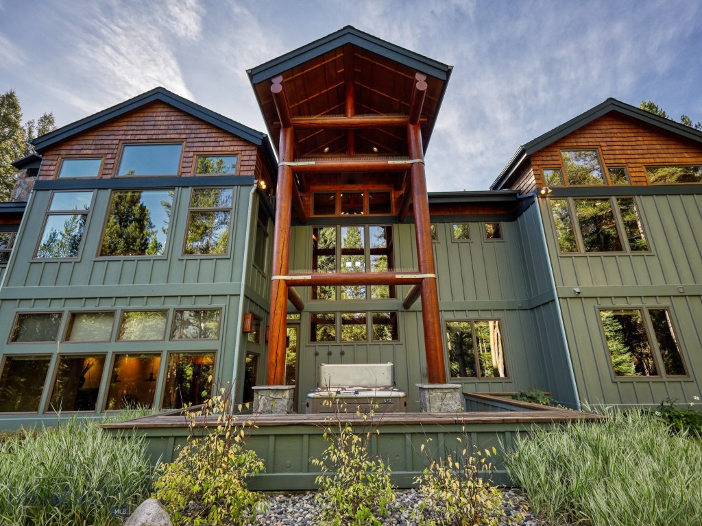 3686 Pinewood Drive