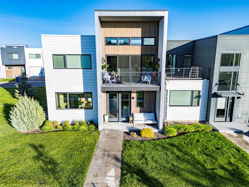 3866 Blondie Street