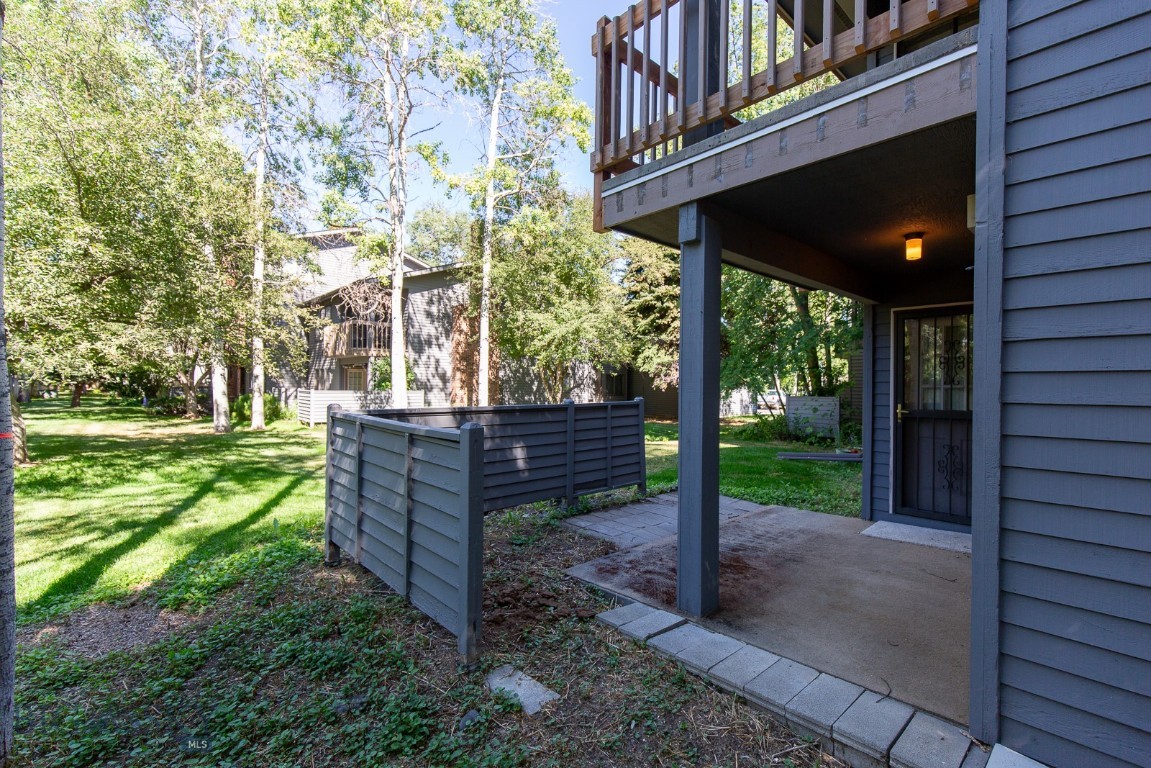 2200 W Dickerson 46