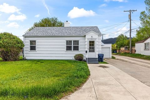 Photo of 1311 W Geyser Street, Livingston, MT 59047 (MLS # 411450)