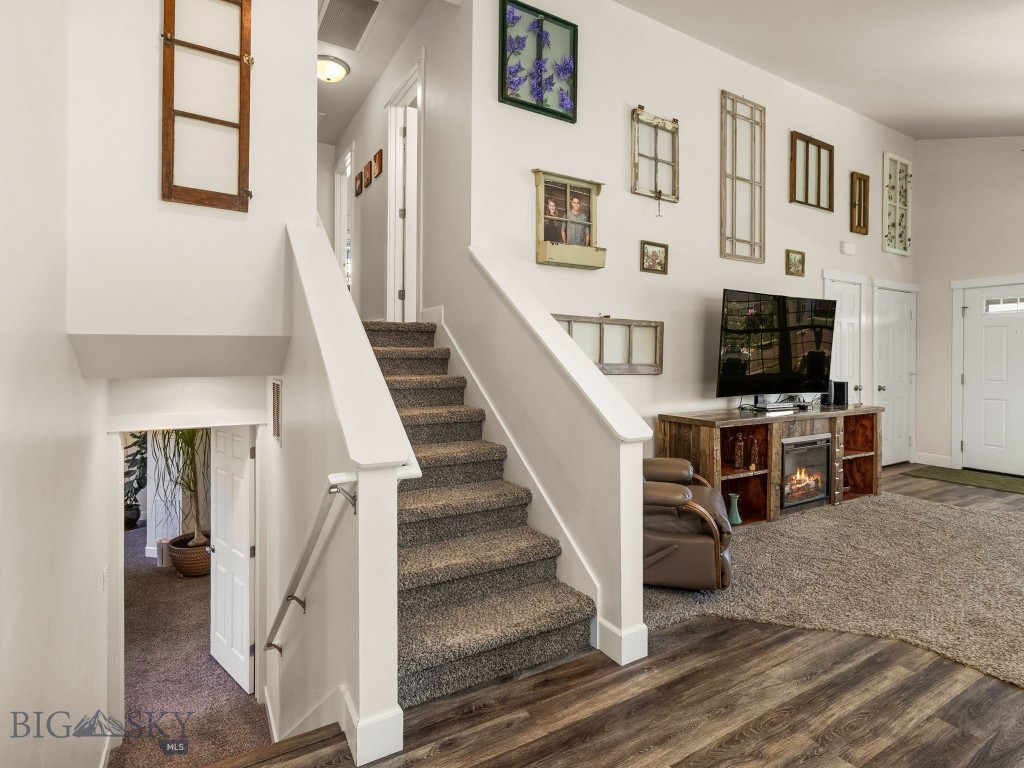 Belgrade, Montana 59714, United States, 4 Bedrooms Bedrooms, ,3 BathroomsBathrooms,Residential,Active,145974