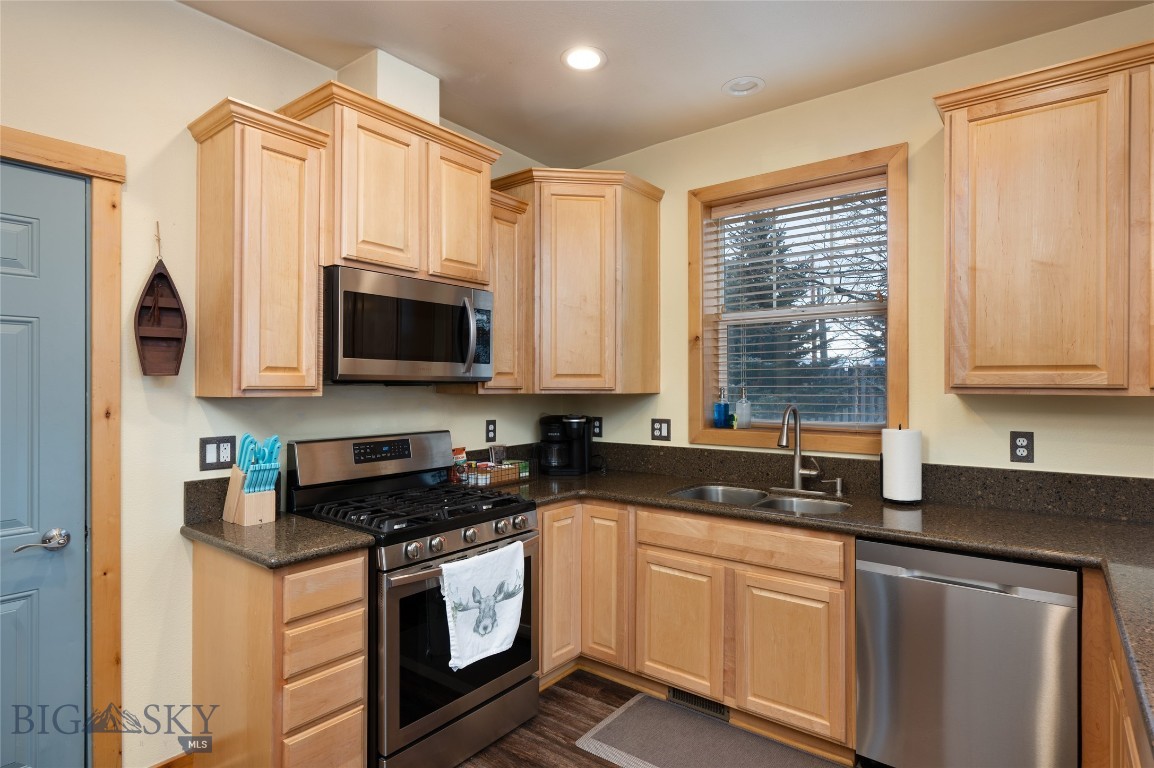 Ennis, Montana 59729, United States, 3 Bedrooms Bedrooms, ,3 BathroomsBathrooms,Residential,Contingent,65015