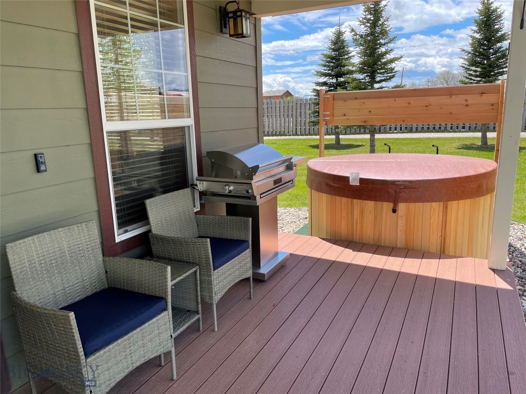 Ennis, Montana 59729, United States, 3 Bedrooms Bedrooms, ,3 BathroomsBathrooms,Residential,Contingent,65015