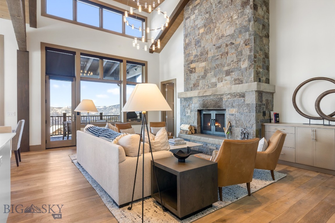 28 Pale Morning Spur