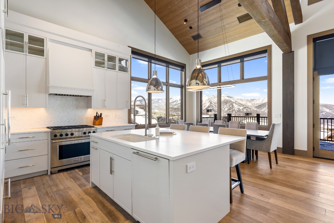 28 Pale Morning Spur