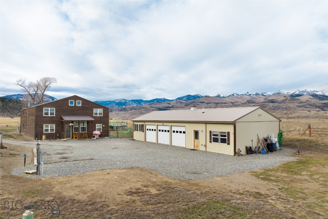 682 East River Road