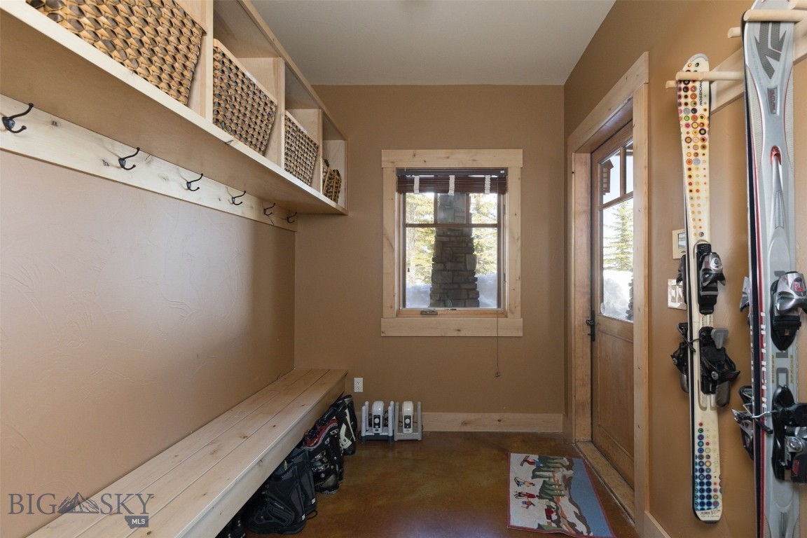 Diamond Hitch Of Ski Moonlight - Residential