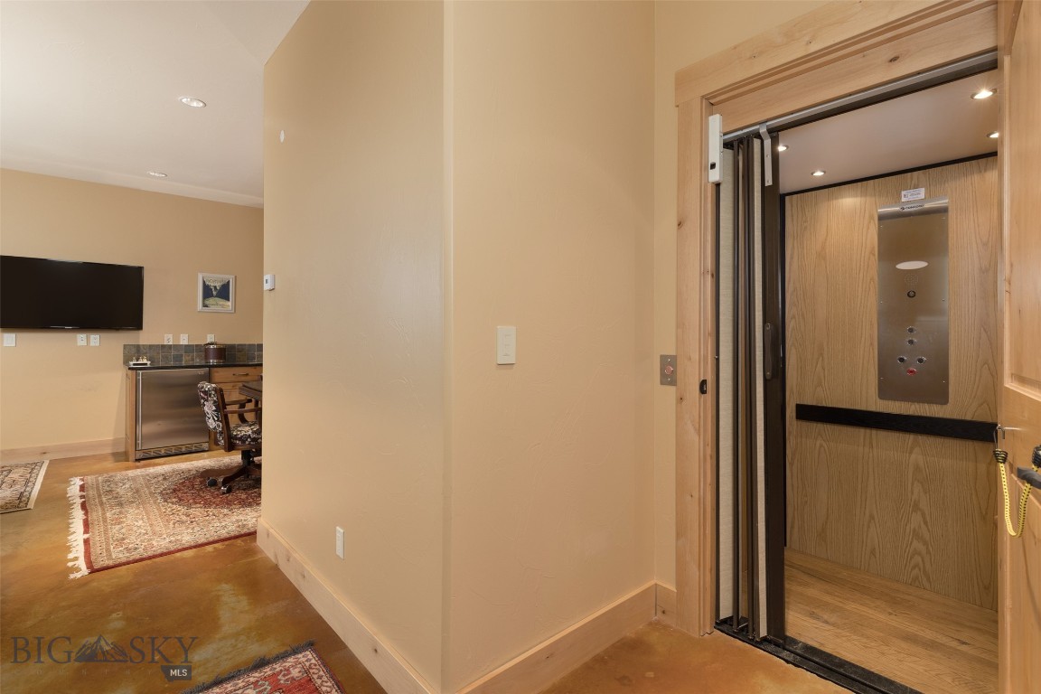 Diamond Hitch Of Ski Moonlight - Residential