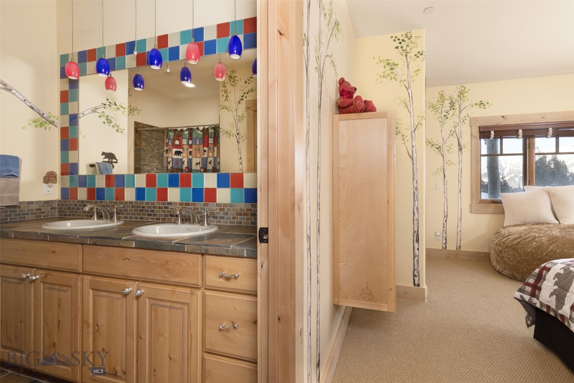 Diamond Hitch Of Ski Moonlight - Residential