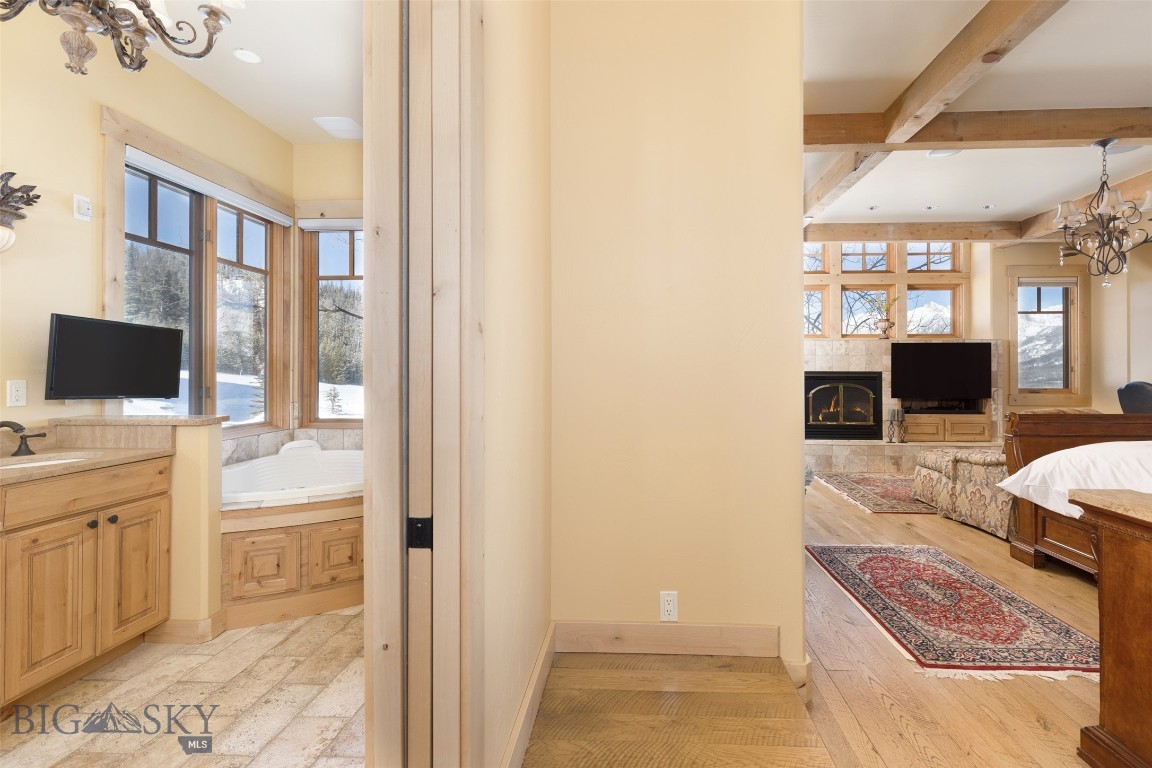 Diamond Hitch Of Ski Moonlight - Residential